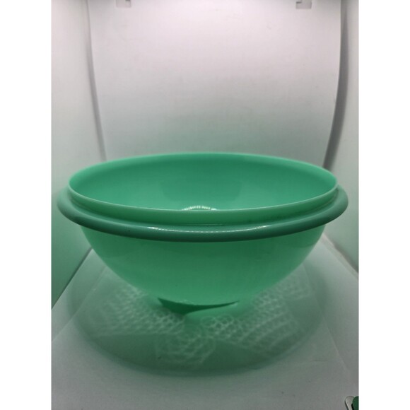 Vintage Tupperware Jadite Green 3 Quart Colander - Picture 1 of 9